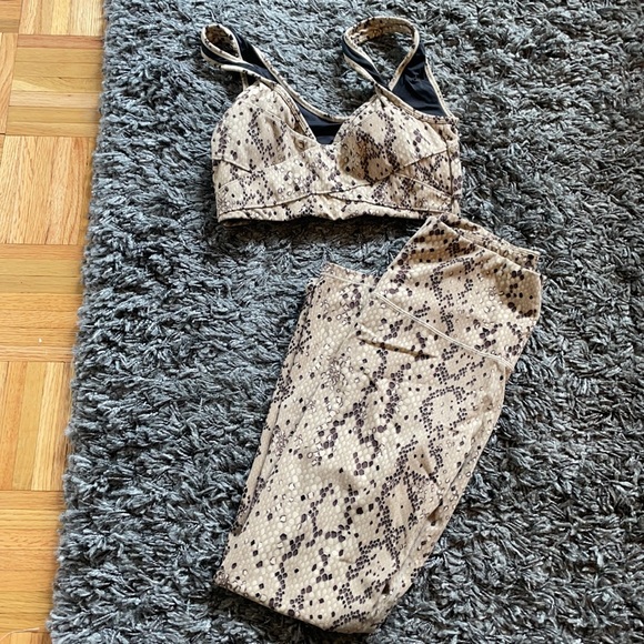 Varley century leggings and sports bra - Picture 4 of 6